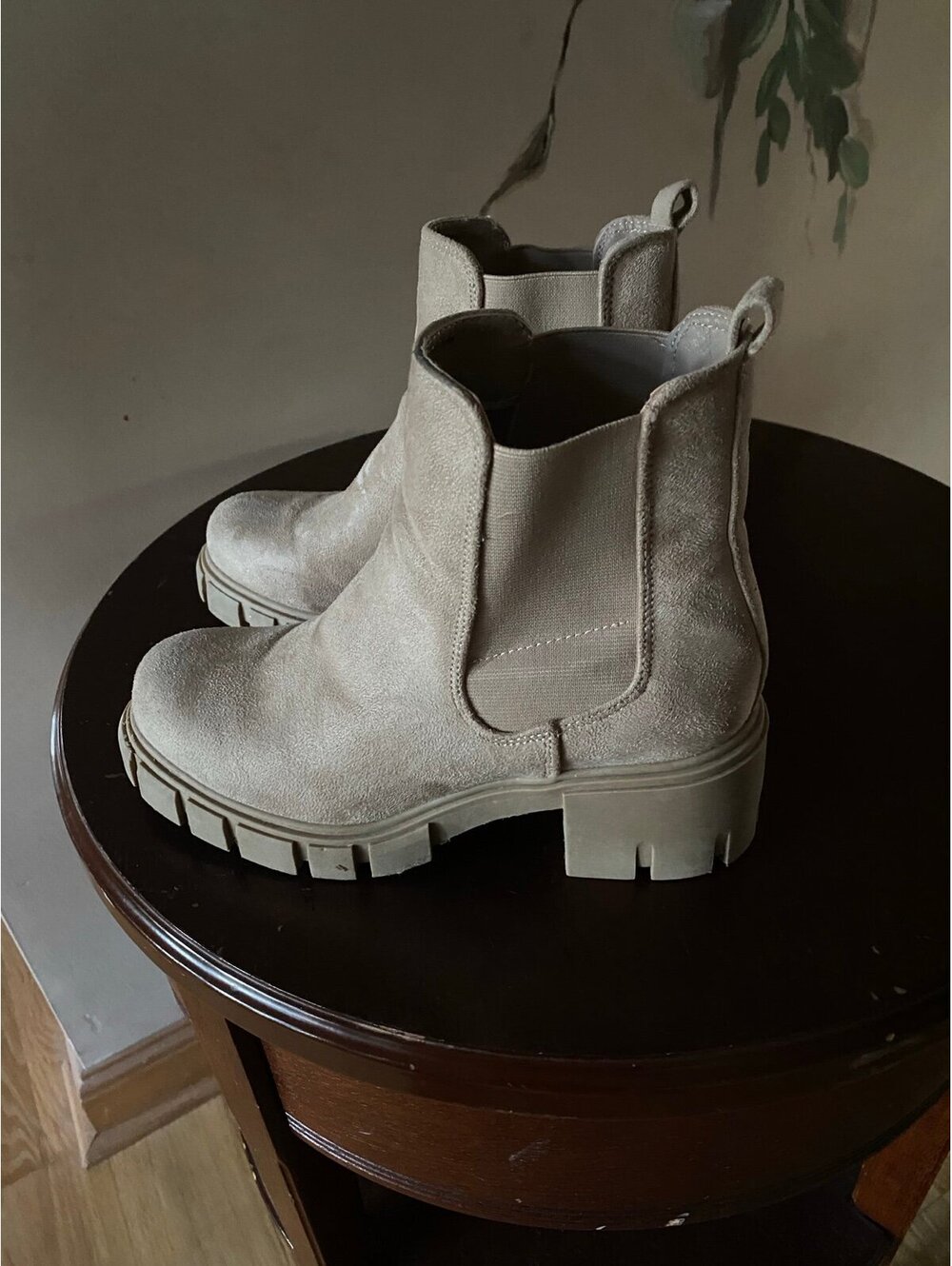 Madden Girl Women’s Tessa Chelsea Boot Size 7.5M